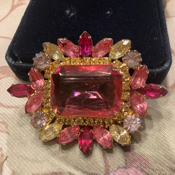 VINTAGE PINK AND CITRINE GLASS BROOCH - Picture 2 of 10